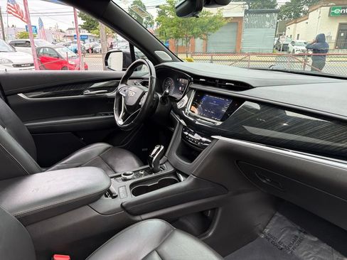 Used 2022 Cadillac XT6 Premium Luxury w/ Technology Package AWD/4WD image 18