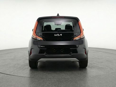 Used 2025 Kia Soul LX w/ LX Technology Package FWD image 7