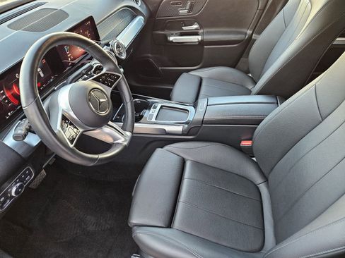 Used 2025 Mercedes-Benz GLB 250 4MATIC image 19