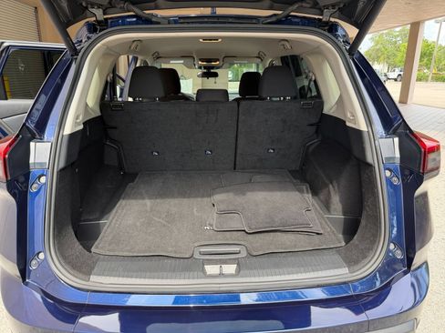 Used 2025 Nissan Rogue SV FWD image 27