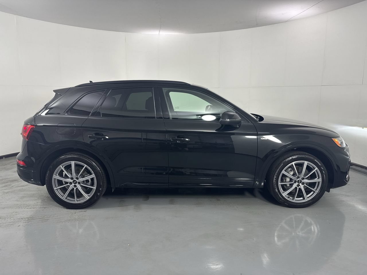 Used 2023 Audi Q5 e Premium Plus w/ Premium Plus Package AWD/4WD image 37