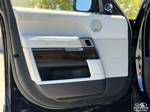 Used 2017 Land Rover Range Rover HSE AWD/4WD image 18