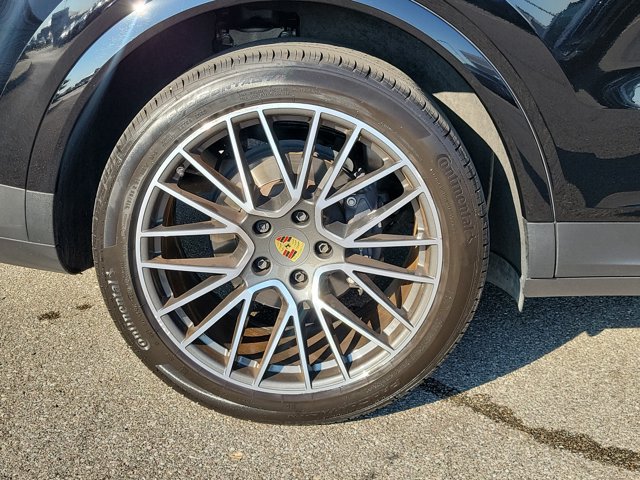 Certified 2023 Porsche Cayenne AWD/4WD image 13