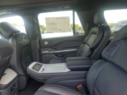 New 2025 Lincoln Navigator Reserve w/ Jet Appearance Package AWD/4WD image 10