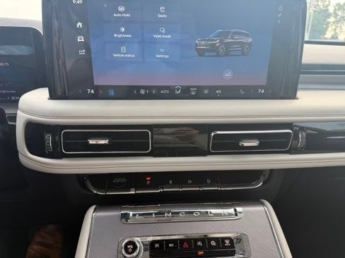 Used 2025 Lincoln Aviator AWD w/ Jet Appearance Package image 18