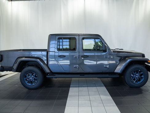 New 2026 Jeep Gladiator Sport AWD/4WD image 3