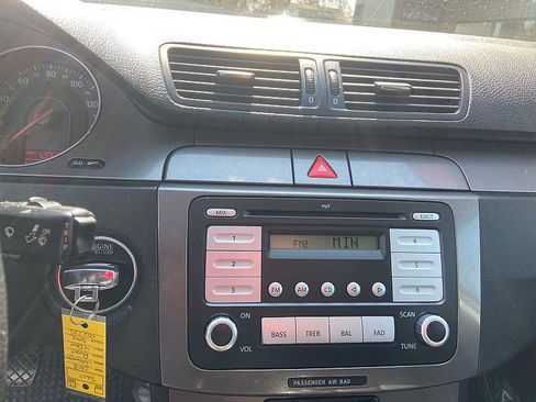 Used 2008 Volkswagen Passat 2.0T image 15