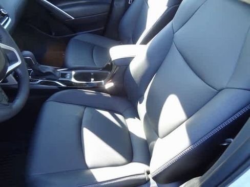 Used 2025 Toyota Corolla Cross XLE image 8