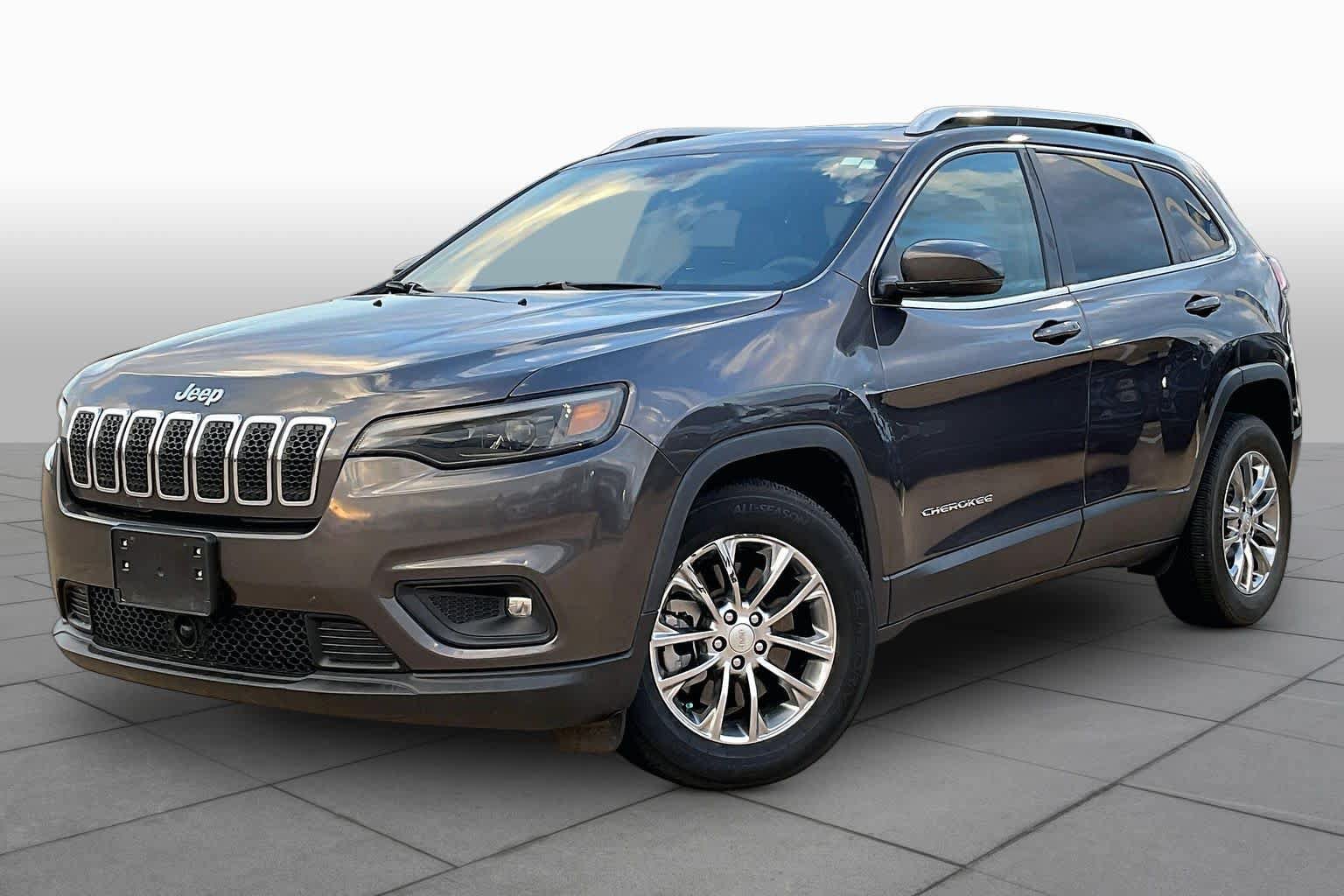 Used 2021 Jeep Cherokee Latitude Plus w/ Sun & Sound Group FWD image 2
