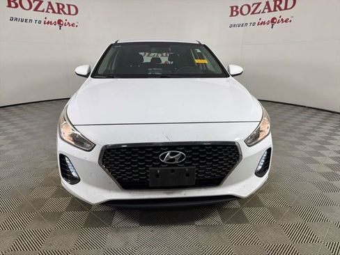 Used 2018 Hyundai Elantra GT image 2