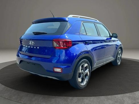 Used 2023 Hyundai Venue SEL w/ Cargo Package FWD image 6
