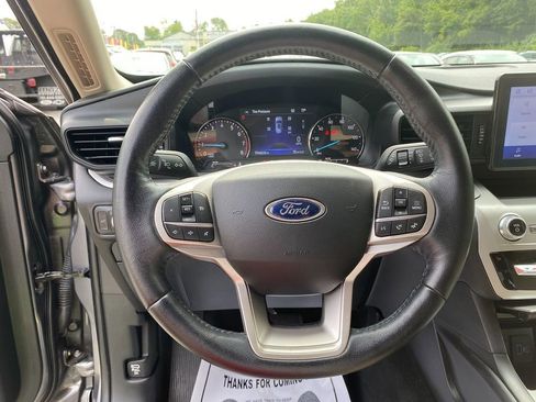 Used 2022 Ford Explorer XLT image 15