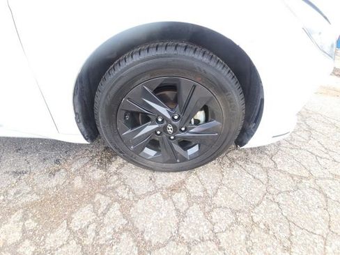 Used 2023 Hyundai Elantra SEL image 32