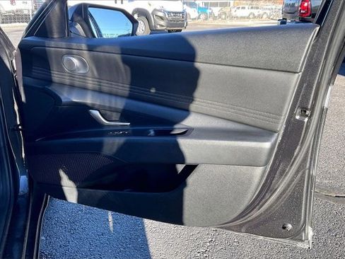 Used 2021 Hyundai Elantra SEL w/ Convenience Package image 19