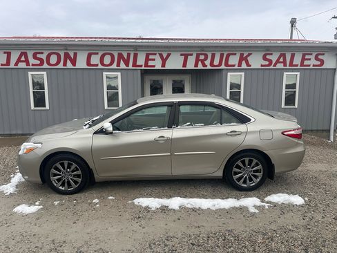 Used 2016 Toyota Camry XLE image 1