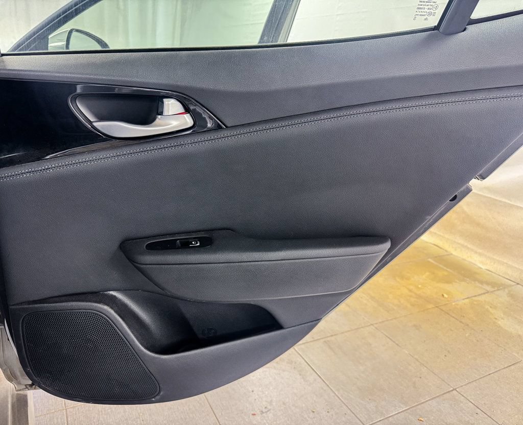 Used 2018 Kia Stinger AWD/4WD image 16