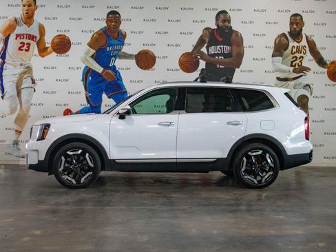 Used 2025 Kia Telluride S AWD/4WD image 18