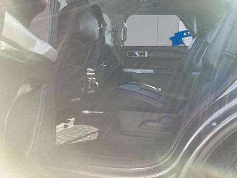 Used 2021 Ford Explorer XLT w/ Equipment Group 202A image 17