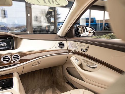 Used 2017 Mercedes-Benz S 550 4MATIC Sedan w/ Premium Package image 39