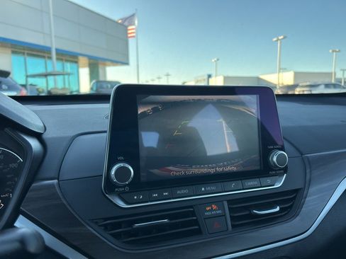 Used 2024 Nissan Altima 2.5 SV image 21