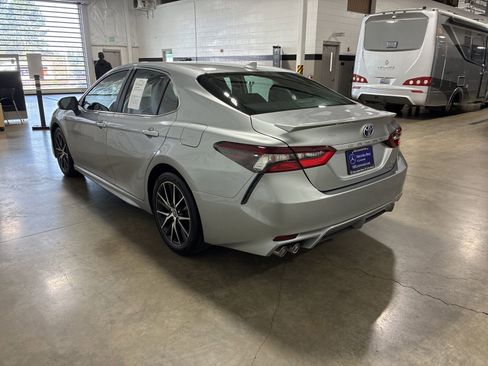 Used 2022 Toyota Camry SE w/ Audio Upgrade Package image 4