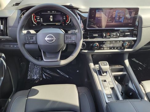 New 2026 Nissan Pathfinder SL FWD image 5