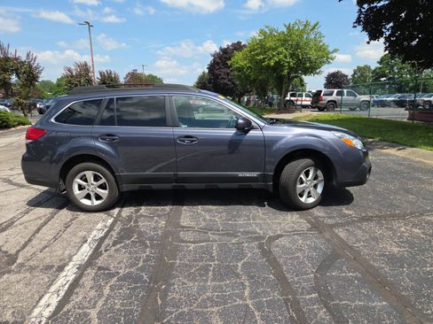 Used 2014 Subaru Outback 2.5i Limited w/ Moonroof Package AWD/4WD image 2