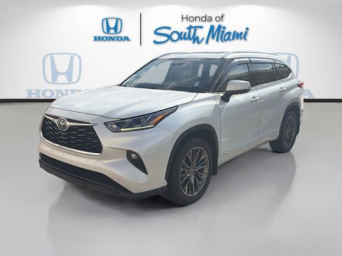 Used 2022 Toyota Highlander Limited image 3