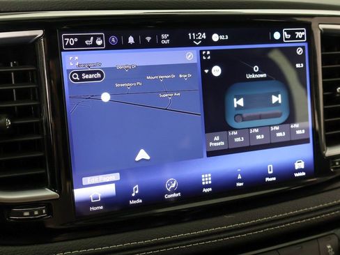 Used 2024 Chrysler Pacifica Limited FWD image 53