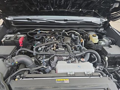 Used 2025 Toyota Tacoma SR5 AWD/4WD image 30