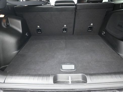 Used 2022 Jeep Cherokee Limited image 24