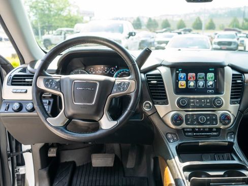 Used 2020 GMC Yukon Denali w/ Denali Ultimate Package AWD/4WD image 18