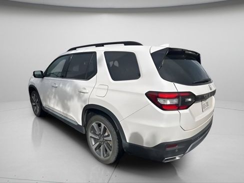 Used 2025 Honda Pilot Touring image 8