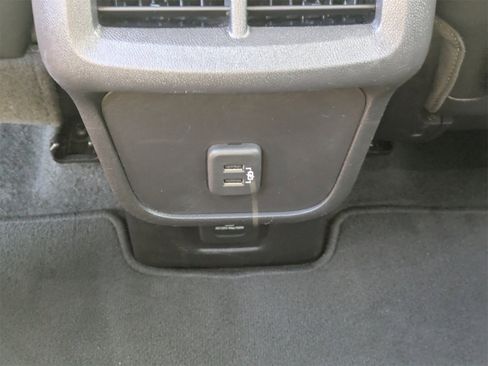 Used 2023 GMC Terrain SLT image 16