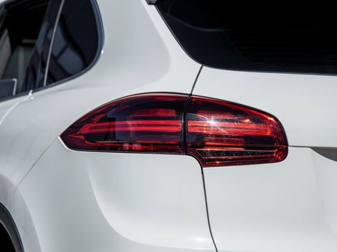 Used 2017 Porsche Cayenne S image 14