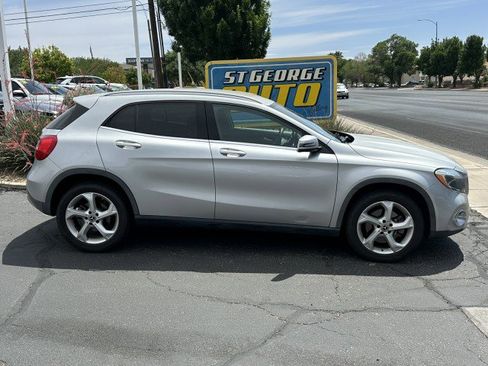 Used 2018 Mercedes-Benz GLA 250 4MATIC image 2