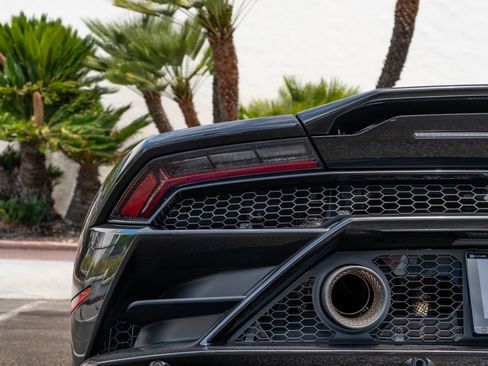 Used 2023 Lamborghini Huracan EVO AWD/4WD image 31