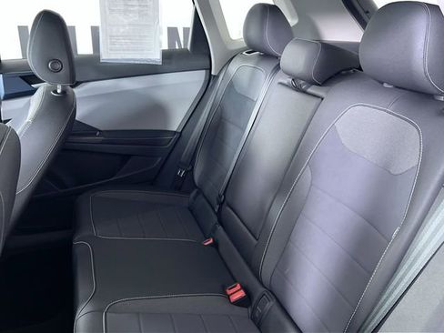 Used 2024 Volkswagen Taos SE image 22