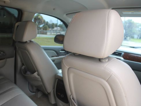 Used 2007 Chevrolet Tahoe LTZ w/ LTZ Preferred Equipment Group RWD image 26