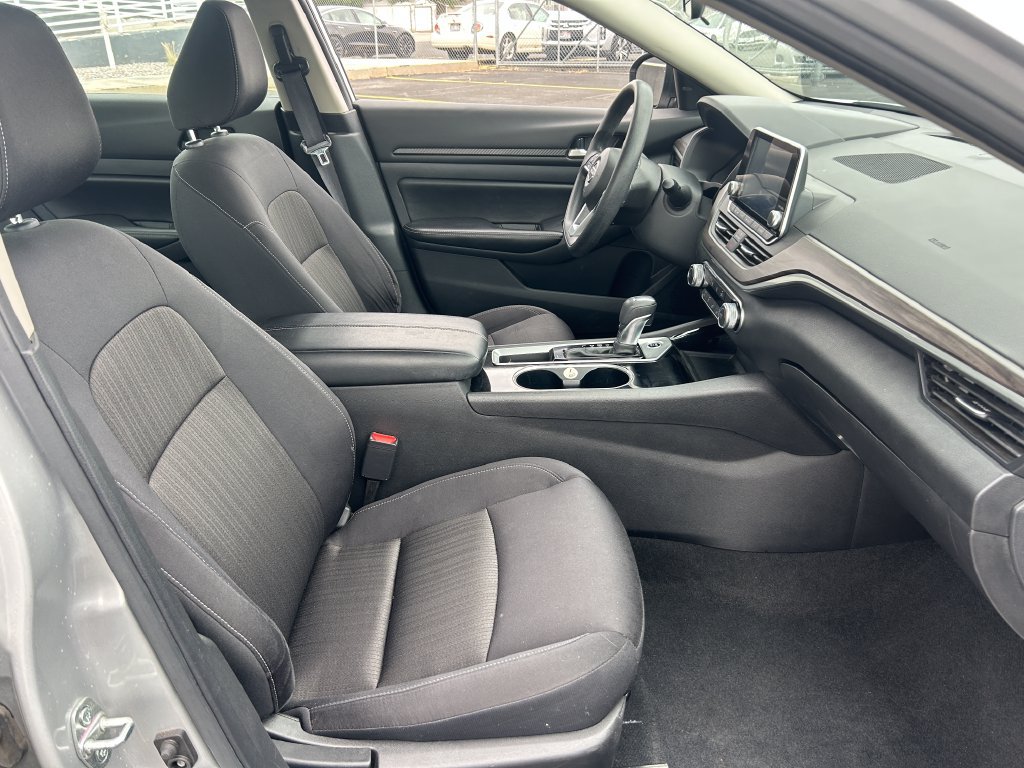 Used 2024 Nissan Altima 2.5 SV FWD image 32