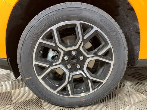 New 2026 Ford Maverick Lariat image 12