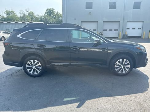 Used 2023 Subaru Outback Premium image 2