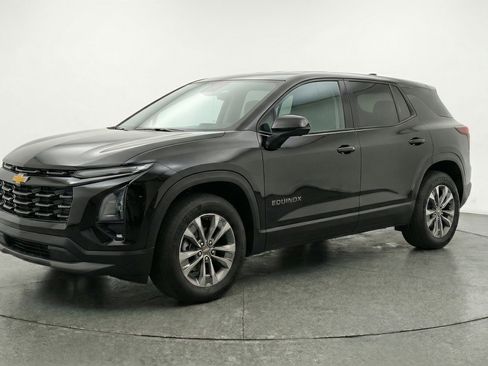 Used 2025 Chevrolet Equinox LT image 3