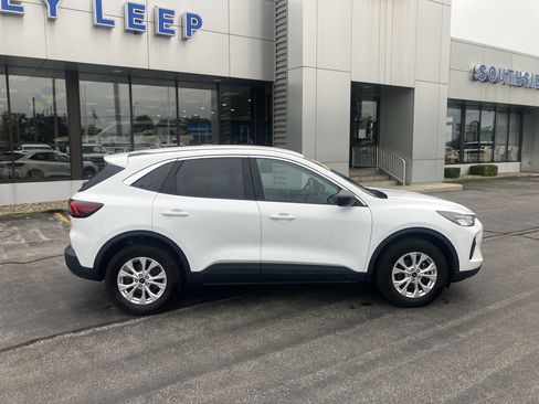 Used 2023 Ford Escape Active AWD/4WD image 8