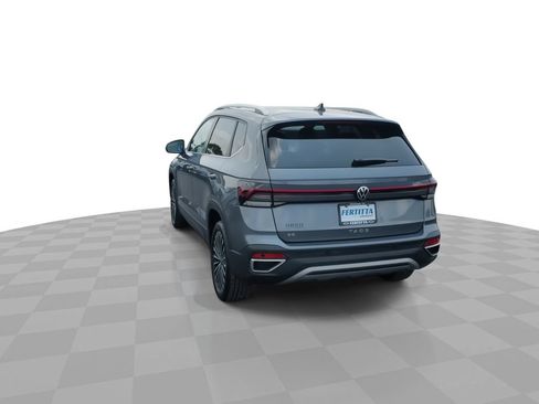Used 2025 Volkswagen Taos SE FWD image 7