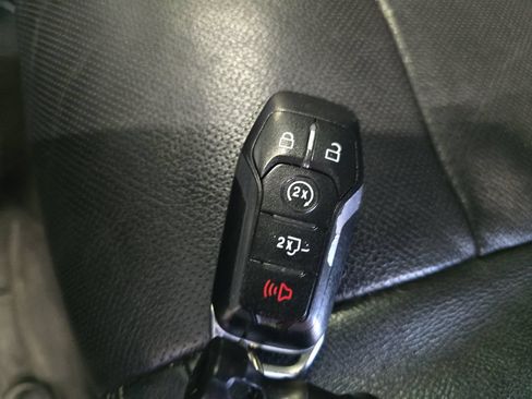 Used 2015 Ford F150 Lariat RWD image 38