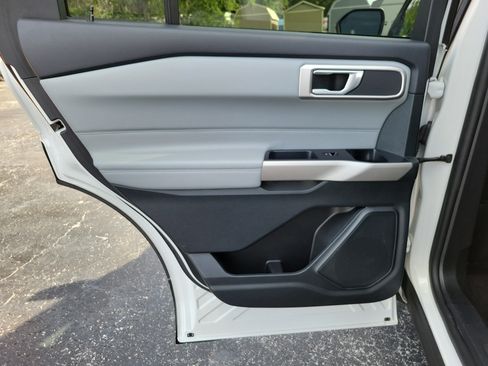 Used 2024 Ford Explorer XLT w/ Equipment Group 202A RWD image 22
