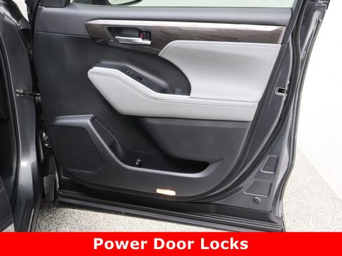 Used 2023 Toyota Highlander Platinum image 40