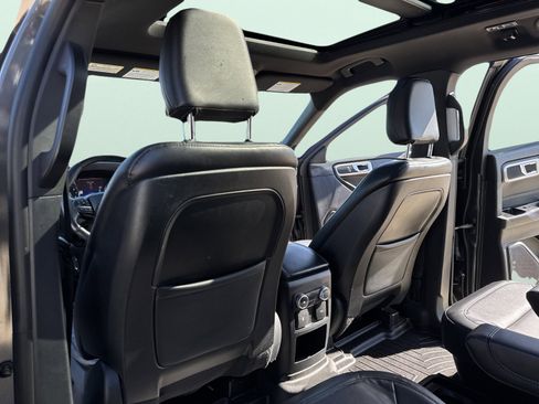 Used 2020 Ford Explorer XLT w/ Equipment Group 202A image 29