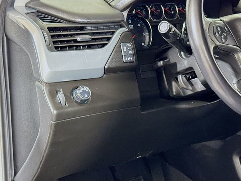 Used 2019 Chevrolet Suburban LT RWD image 8